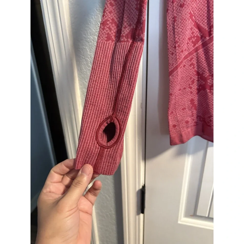 Lululemon Swiftly Tech Long Sleeve Crew Women Size 10 Berry Red Jacquard Camo